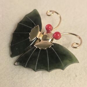 Vintage Jade and Coral Brooch Or Pendant Piece.